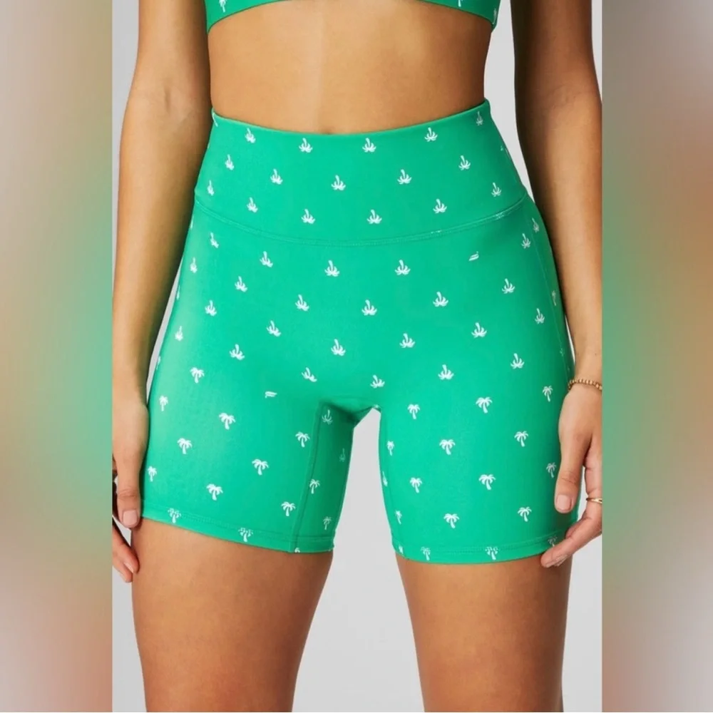 Fabletics Green Palm Print Sports Bra & Biker Short Set Sz M | NWOT - Picture 5 of 14
